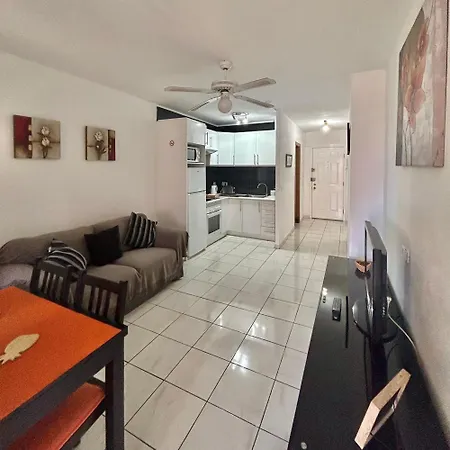 Studio In Castle Harbour With Pool Viewc008 Los Cristianos (Tenerife)