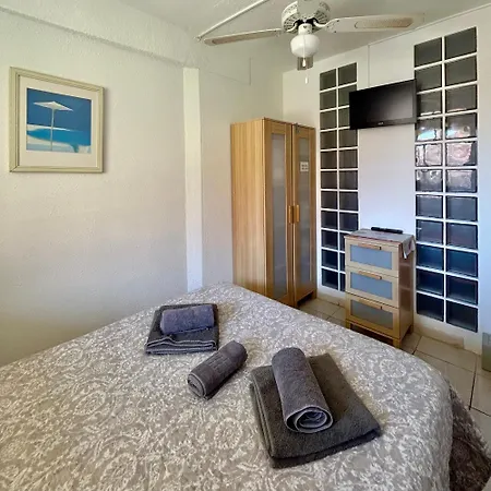 Studio In Castle Harbour With Pool Viewc008